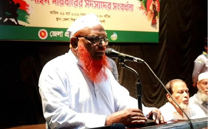 ‘মুক্তিযুদ্ধে বঙ্গবন্ধুর অবদান নেই’ বক্তব্য রাখায় বের করে দেওয়া হলো অনুষ্ঠান থেকে